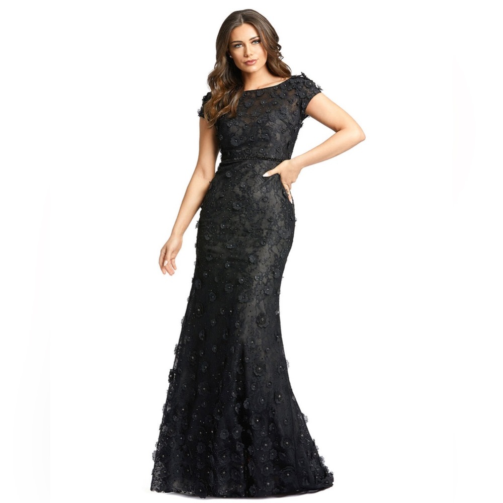 NWT Mac Duggal Black Floral Appliqué Boat Neck Short Sleeve Gown, size 16